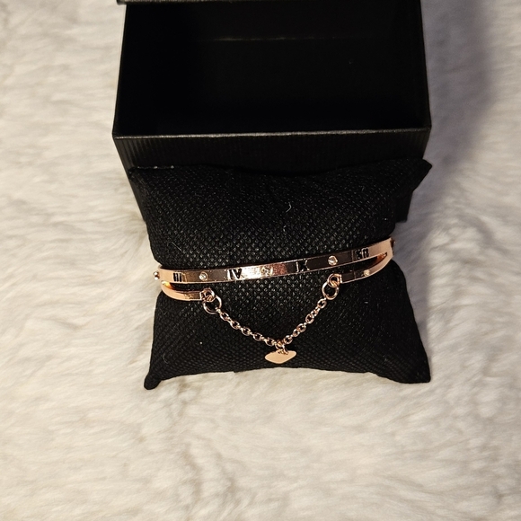 Roman Numeral Heart Chain Bracelet - Rose Gold - Picture 3 of 3